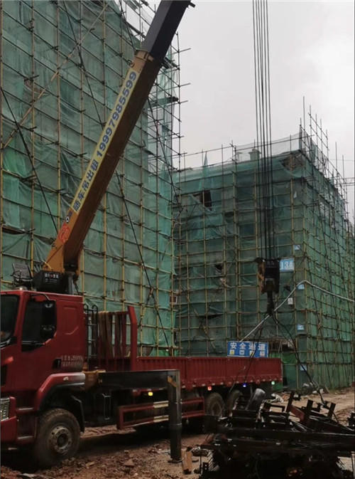 青羊区“慢工细活”—— 吊车的 “微动控制” 技术