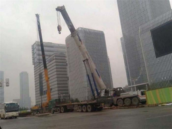 青羊区“自动找平”—— 吊车的 “平地神器” 技术